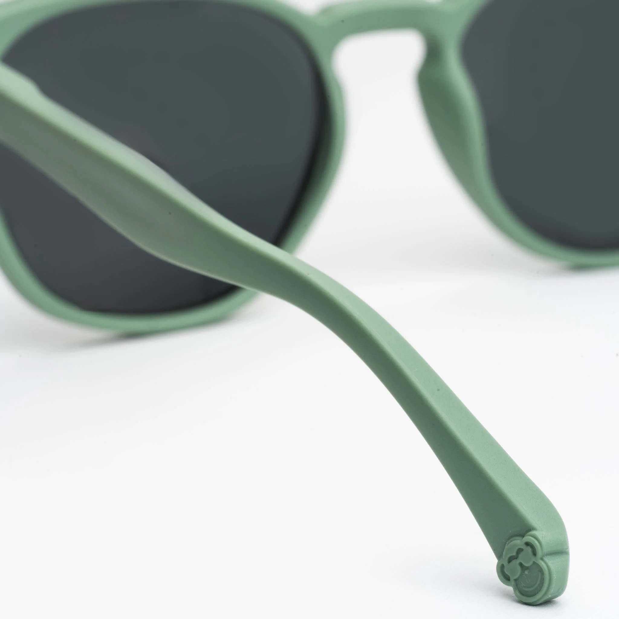 Chelsea Earth - Image 4