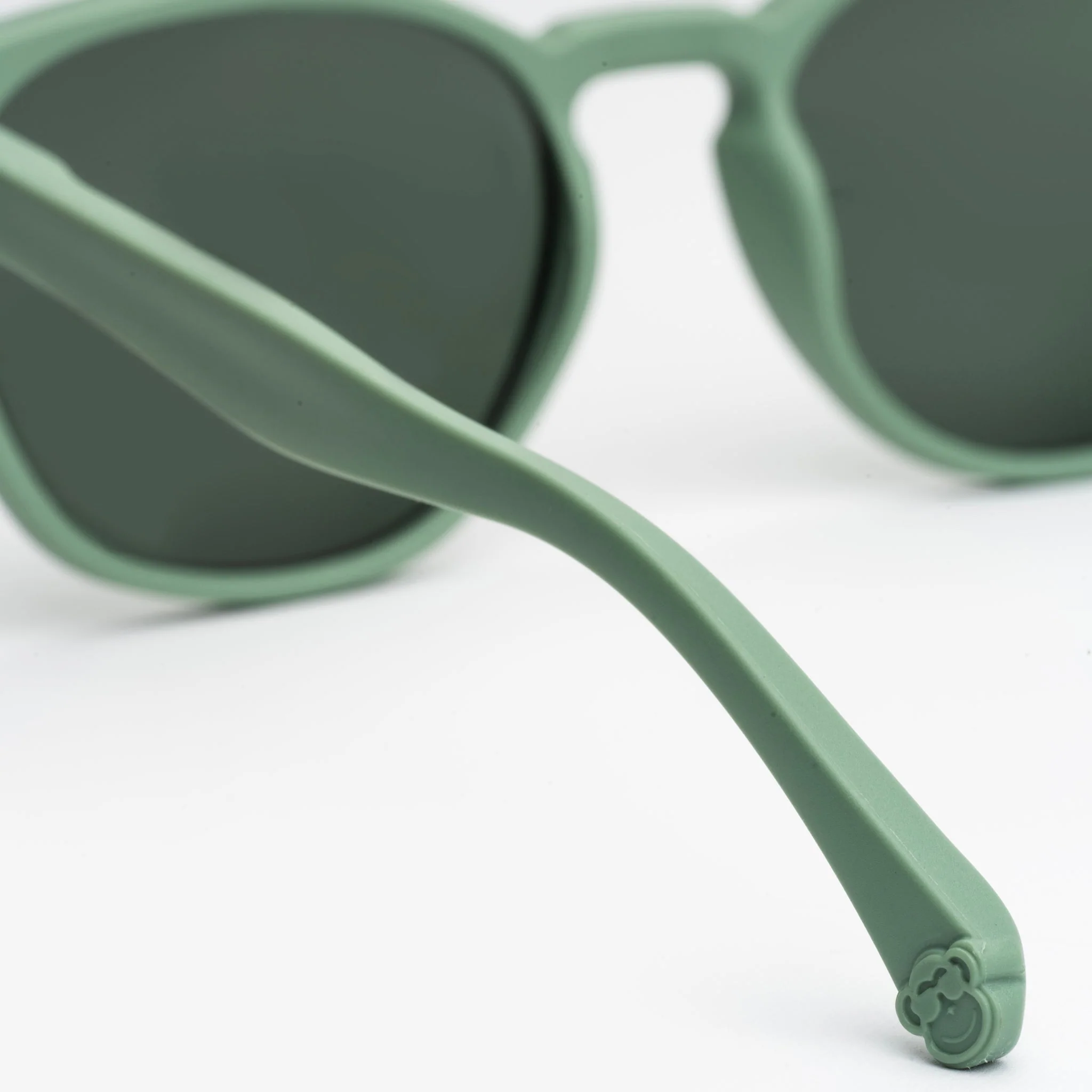 Chelsea Earth - Image 9